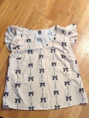 Woven Heart Cream V-Neck Bow Print Ruffle Sleeve Top